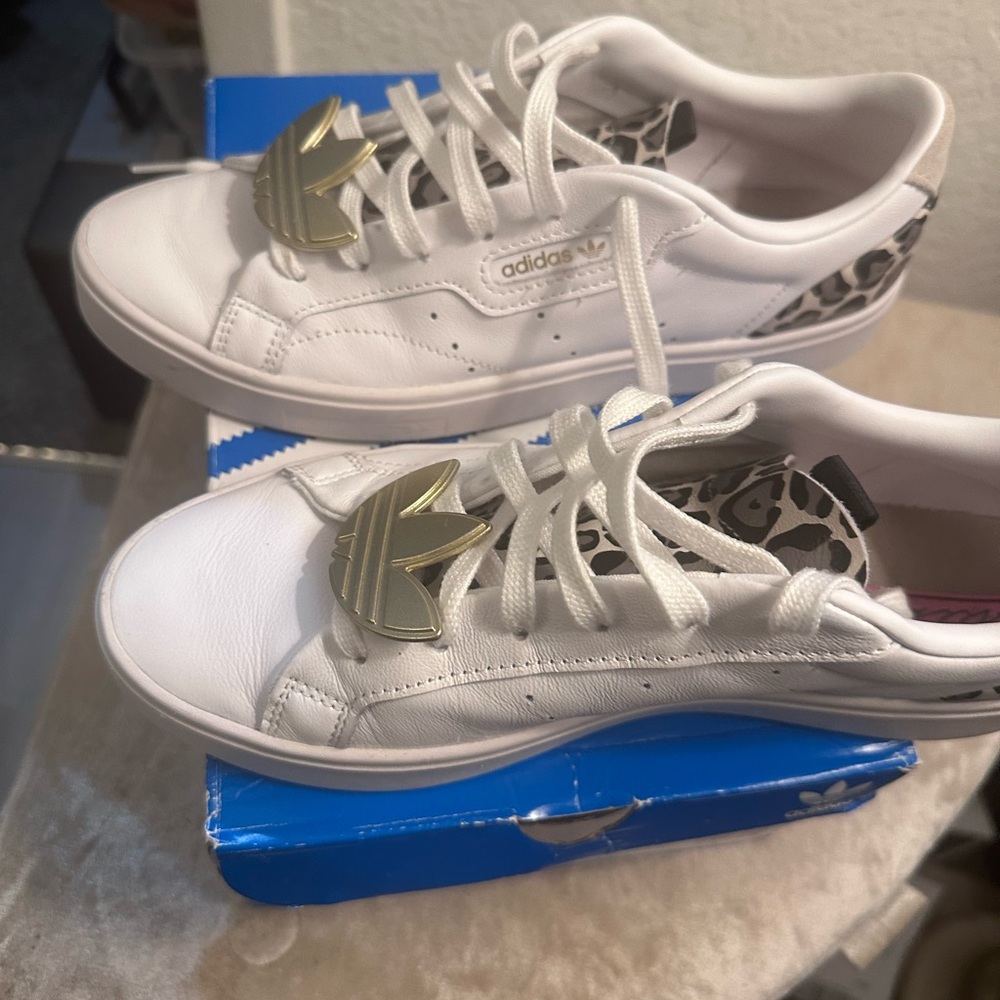 Woman adidas, white with zebra print, gold adidas symbol